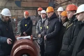 От теории к практике: будущие машинисты на Уссурийском ЛРЗ!